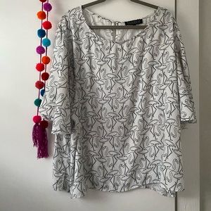 Muted flamingo! Black & white top - size: 22
